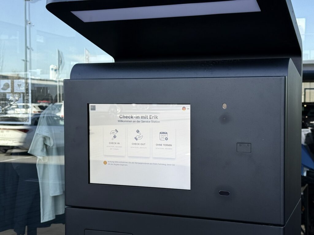 Tjekvik Automat Erik draußen nah